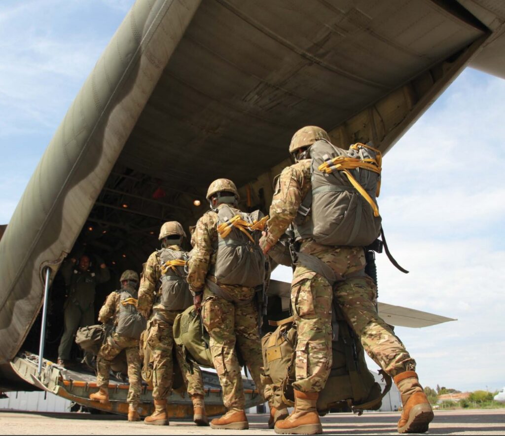 Paracaidistas y vehículos militares las 24 horas: el Ejército copa Arauco y Castro Barros con el ejercicio "Pegaso 6"
