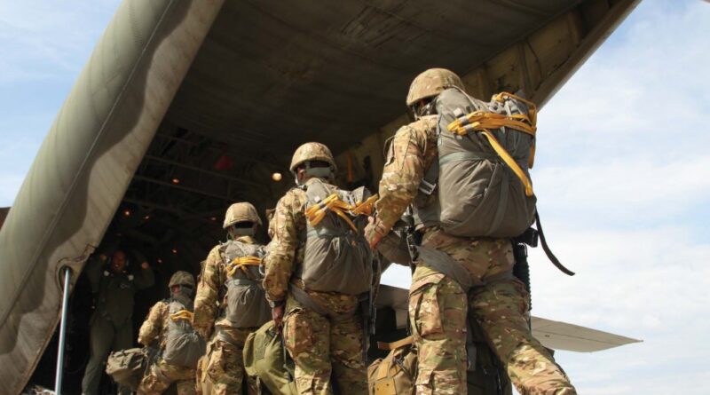 Paracaidistas y vehículos militares las 24 horas: el Ejército copa Arauco y Castro Barros con el ejercicio "Pegaso 6"