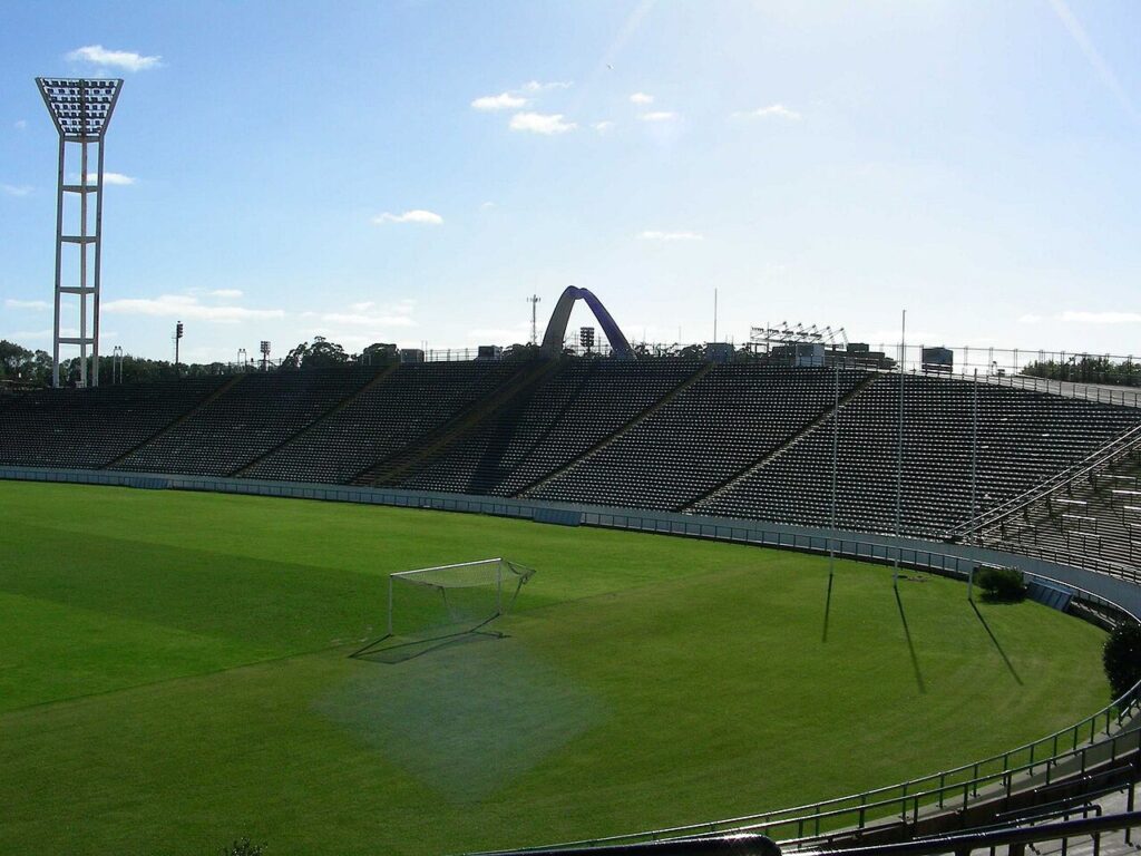 Aldosivi le gana a Belgrano con gol de Vombergar y sueña con salvarse