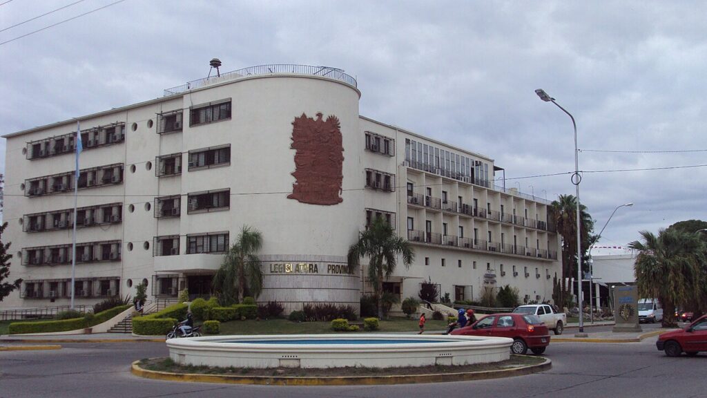 El Estado se olvidó por 25 años de un edificio donado por Avelín para jubilados y ahora lo reclaman los herederos