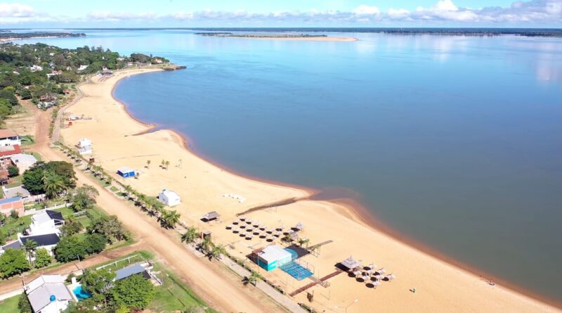 Prefectura salió al río y asistió a una mujer autoevacuada por la crecida en Paso de la Patria