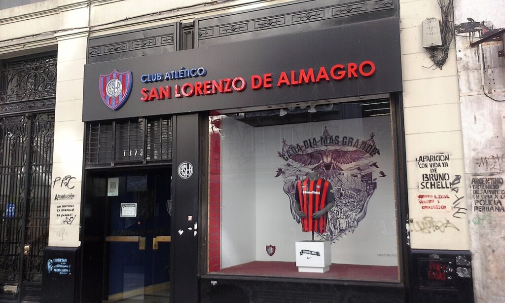 Moretti le reclama a San Lorenzo 270 mil dólares y promete donarlos si cobra