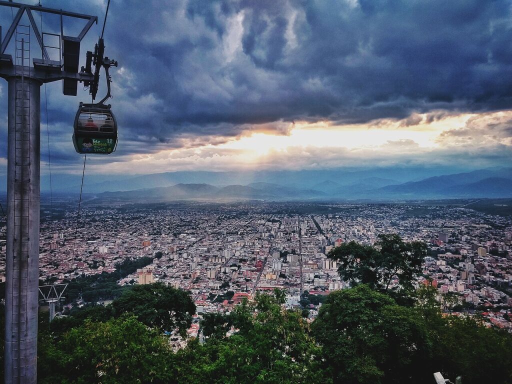 Luces misteriosas en el cielo del NOA: vecinos de Salta y Jujuy las filmaron y se disparan las teorías
